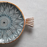 Fish Plate Round (M) Bursting with Joy in Blue