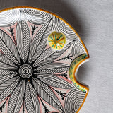 Fish Plate Round (L) Harmony in Black and Red