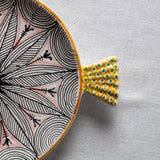 Fish Plate Round (L) Harmony in Black and Red