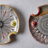 Fish Plate Round (L) Mystical Order in Black and Red