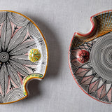Fish Plate Round (L) Harmony in Black and Red