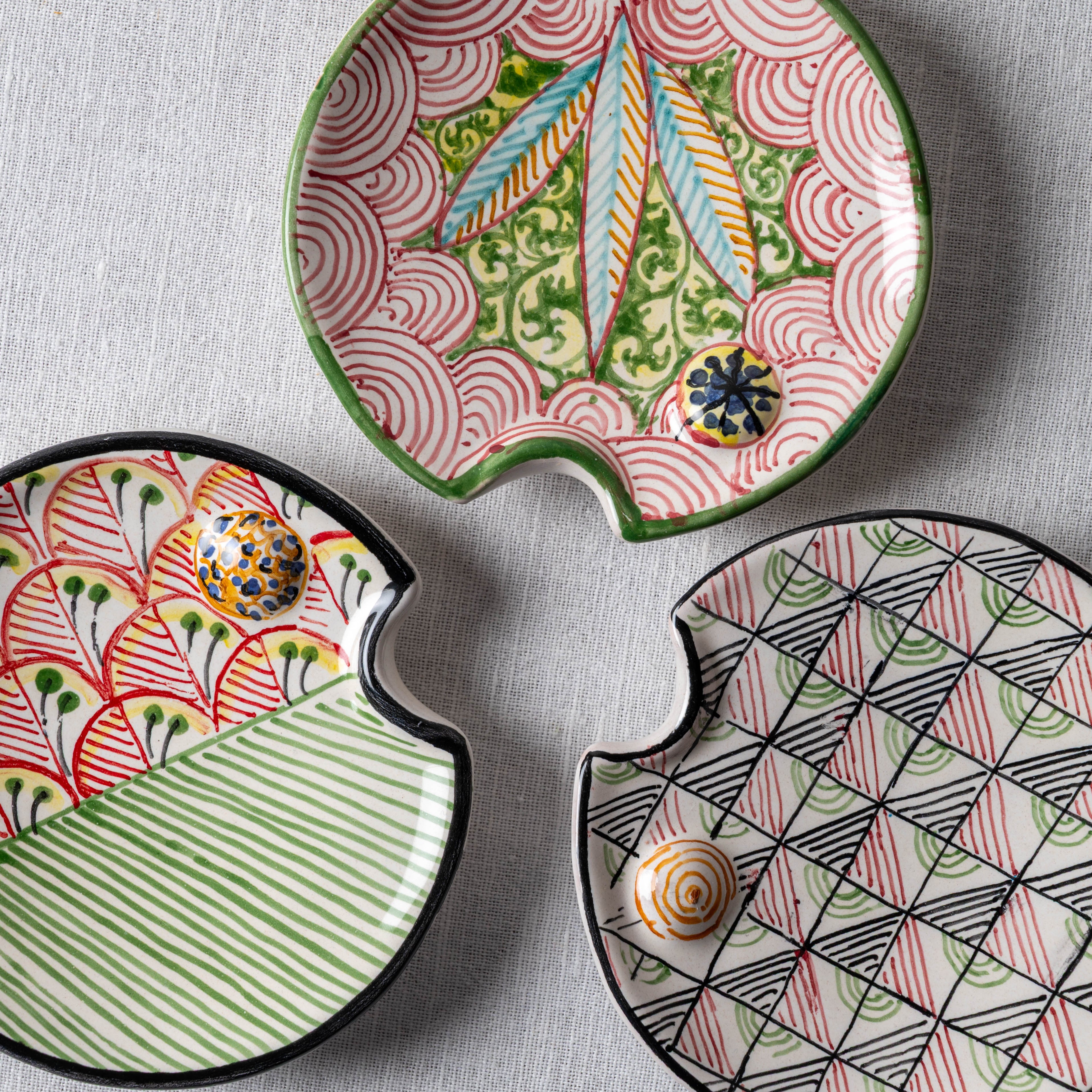 Fish Plate Round (S) Mrs. Very Squared – Argillarte