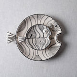 Fish Plate Round (L) Mrs. Hiding in the Waves