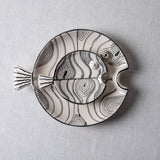 Fish Plate Round (S) Mrs. Hiding in the Waves