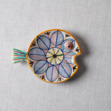 Fish Plate Round (S) Blue Flower in Yellow Field