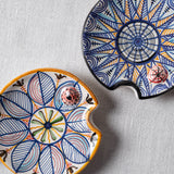 Fish Plate Round (S) Blue Flower in Yellow Field